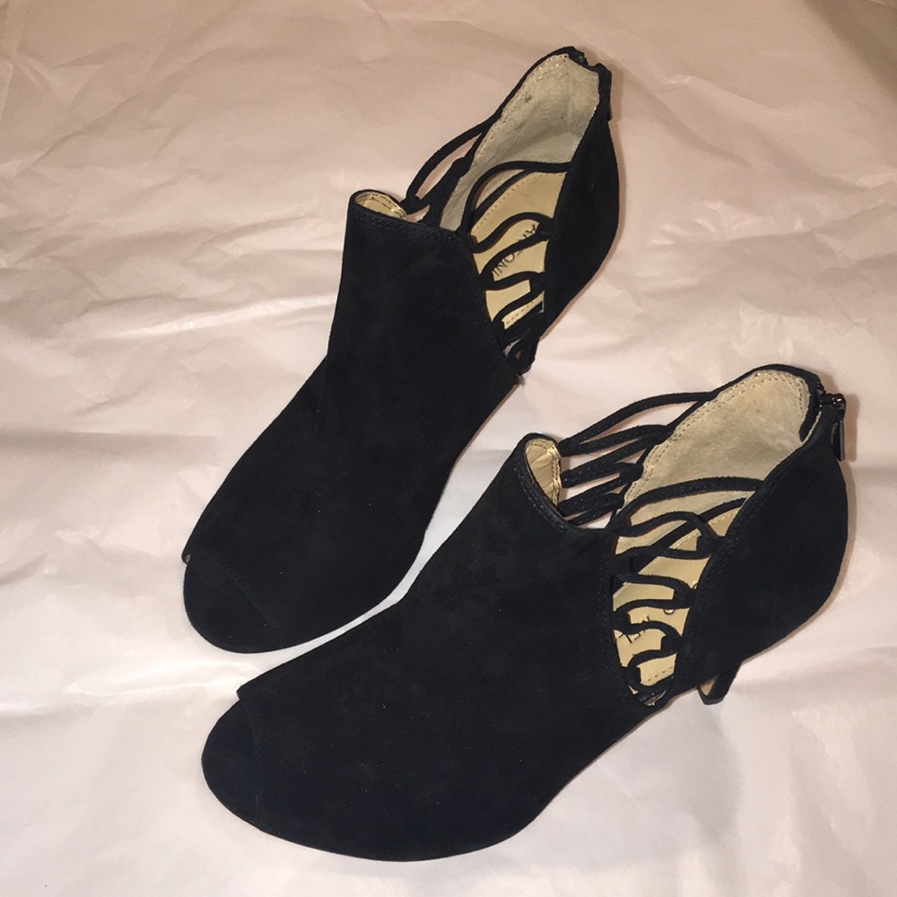 Antonio Melani Black Booties    8M